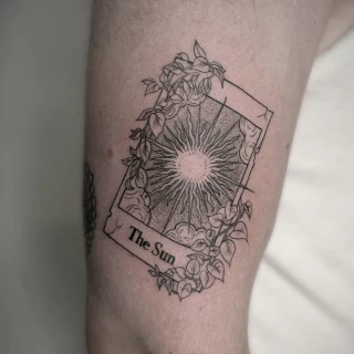 28.Aug 17pm SUN-TAROT - The Black Hat Tattoo
