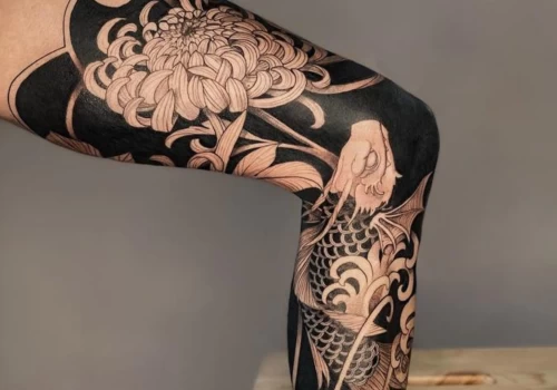 Featured image - Tatouage sur les genoux et les coudes _ une zone plus douloureuse que les autres - The Black Hat Tattoo