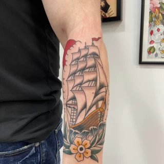 Valdes Guest Artiste Black Hat Tattoo Nice - Tattoo Pictures - April 2023image_67205633 - The Black Hat Tattoo