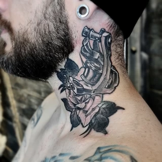 rose Tattoo - Tattoo Neotraditionnal - Black Hat Tattoo Dublin - The Black Hat Tattoo