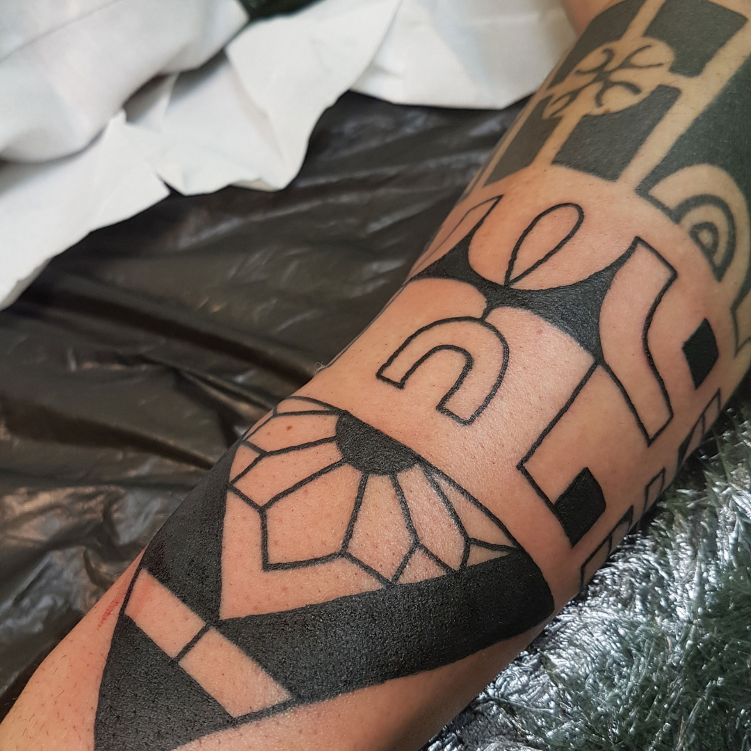Back Hat Tattoo Nice 2023 - Nad Savarino - Tattoo Artist Guest Nice8 - The Black Hat Tattoo