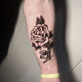 rose - OldSchool Tattoo - Black Hat Tattoo Dublin - The Black Hat Tattoo