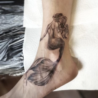 Mermaid on lleg Tattoo - Black & Grey Tattoo - Black Hat Tattoo Dublin - The Black Hat Tattoo