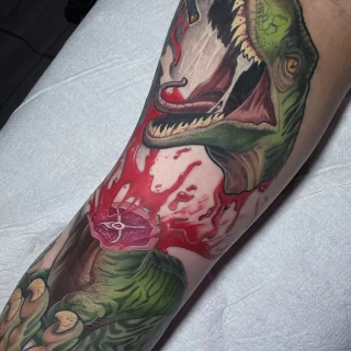 Rusel - guest artist - decapited t-rex - neotraditionnal tattoo - color work - the black hat tattoo Nice - 2025 - The Black Hat Tattoo