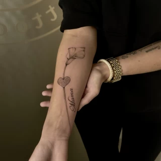 4_2 Katja - The Black Hat Tattoo