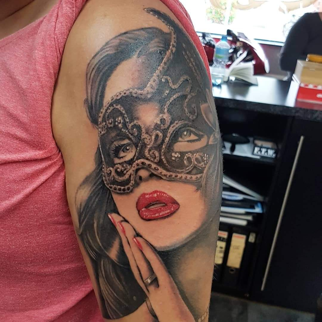 Back Hat Tattoo Nice 2023 - Nad Savarino - Tattoo Artist Guest Nice21 - The Black Hat Tattoo