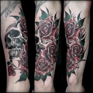 Skull & Roses - Tattoo Neotraditionnal - Black Hat Tattoo Dublin - The Black Hat Tattoo