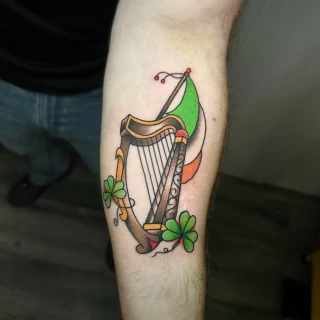 Color Harp Tattoo Old School - Irish & Celtic Tattoo - Black Hat Tattoo Dublin - The Black Hat Tattoo