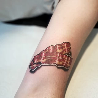 Bacon Tattoo - Tattoo Neotraditionnal - Black Hat Tattoo Dublin - The Black Hat Tattoo
