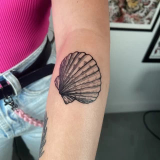 Valdes Guest Artiste Black Hat Tattoo Nice - Tattoo Pictures - April 2023image_67190273 - The Black Hat Tattoo