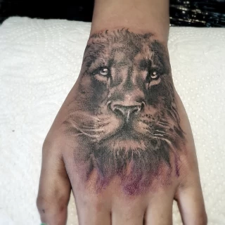 Lion realism - Hands & Fingers Tattoo - Black Hat Tattoo Dublin - The Black Hat Tattoo